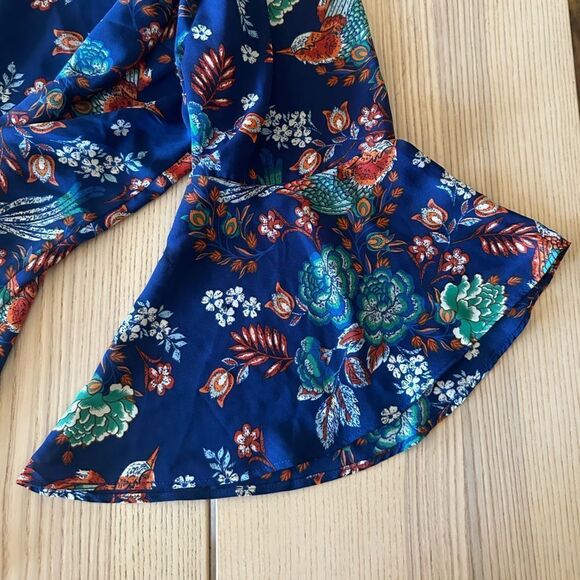 Moa moa flowy peasant blouse w/ bell sleeves t detail on back blue floral -2X - Picture 3 of 4